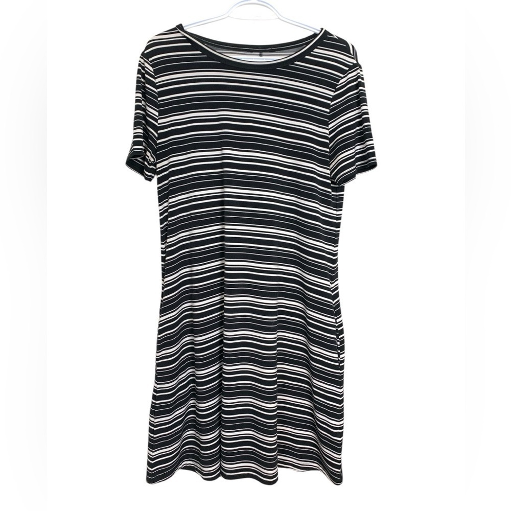 Kenneth Cole black-and-white striped dress w pockets, summer weight w stretch